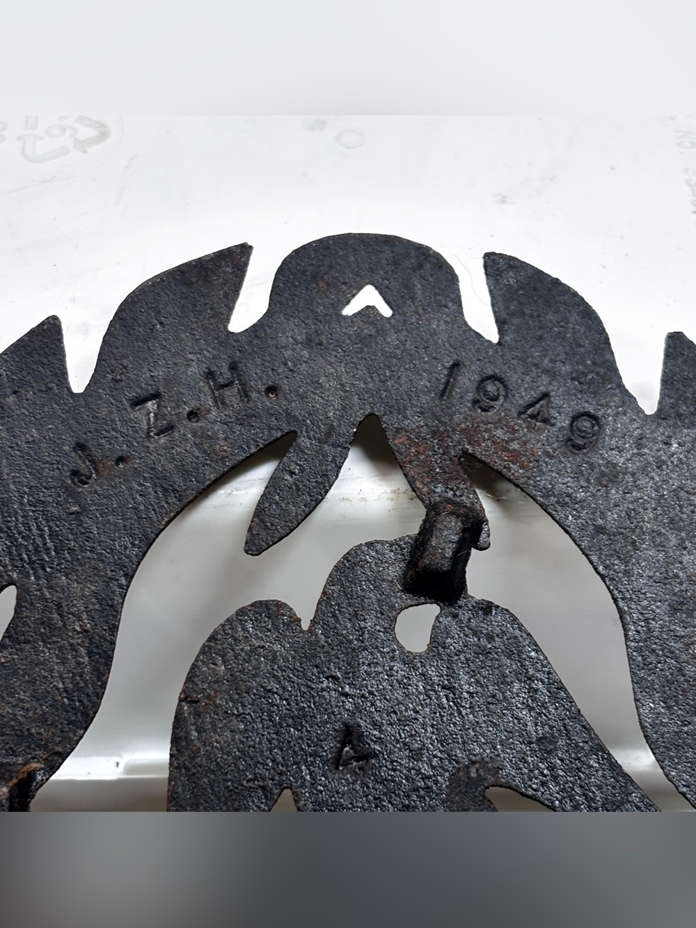 Vintage 1949 J.Z.H. Cast Iron Trivet Eagle & Heart Wreath Americana heart - Picture 8 of 10